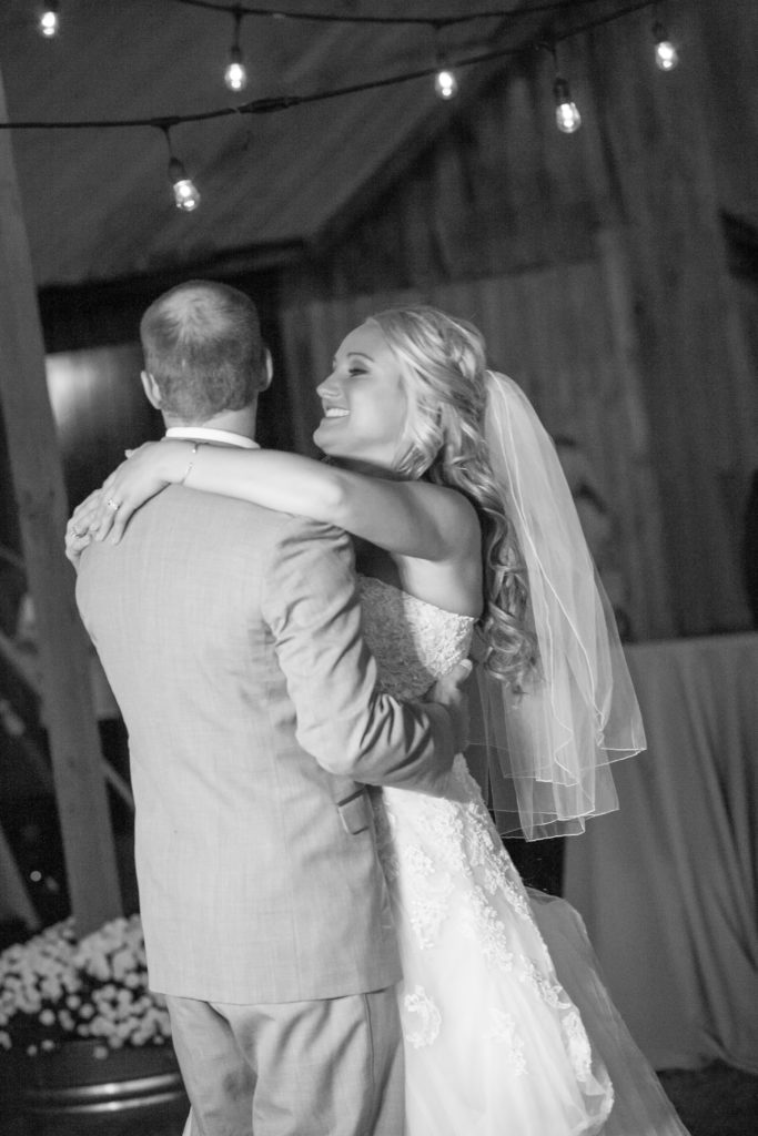 top-country-first-dance-songs-perfect-for-a-nashville-wedding