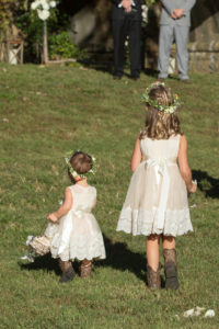 outdoor wedding flower girls